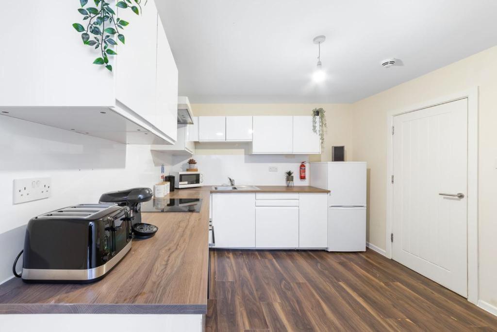 Isleworth Suites - Tw7 エクステリア 写真