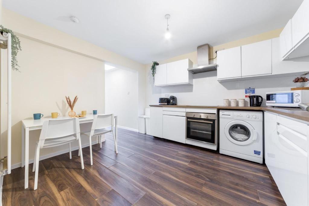 Isleworth Suites - Tw7 エクステリア 写真