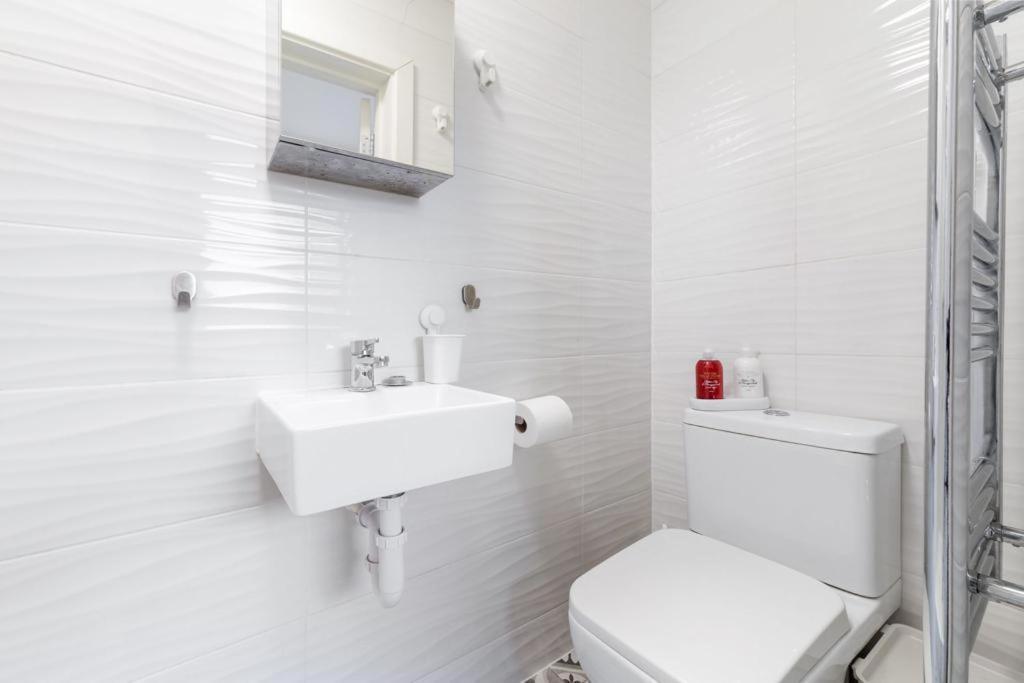 Isleworth Suites - Tw7 エクステリア 写真