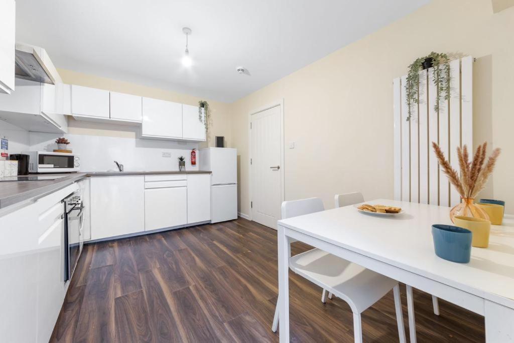 Isleworth Suites - Tw7 エクステリア 写真