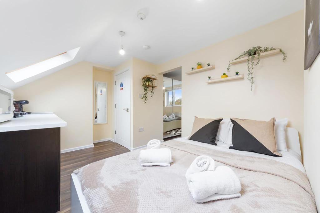 Isleworth Suites - Tw7 エクステリア 写真